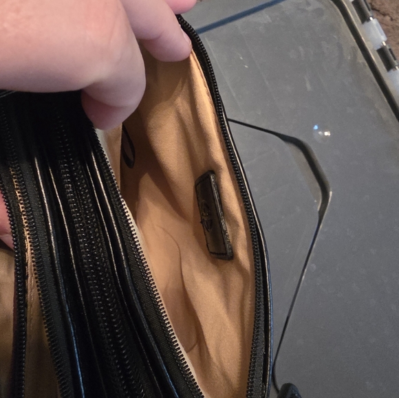 Giani Bernini Black and Brown Croc-Embossed Crossbody Bag - Picture 6 of 7